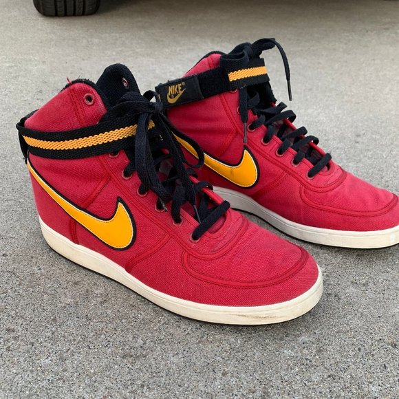 Nike High Top Basketball Shoes size 12 main image 6